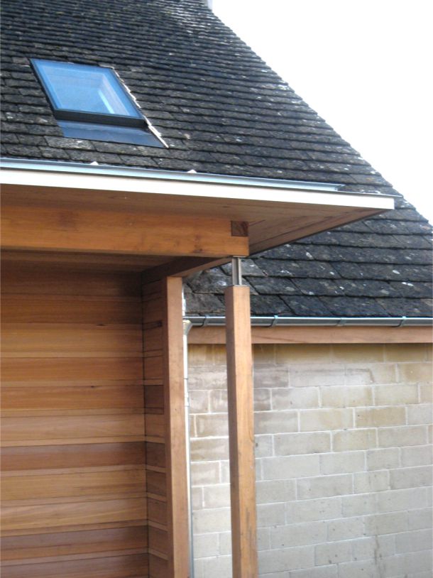 Detail Stütze und Dachüberstand