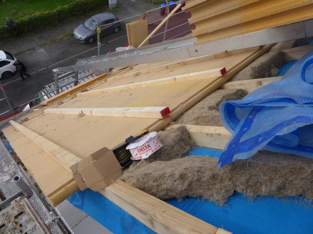Luftdichtheitsbahn, Aufdopplungshölzer und Holzfaserdämmung